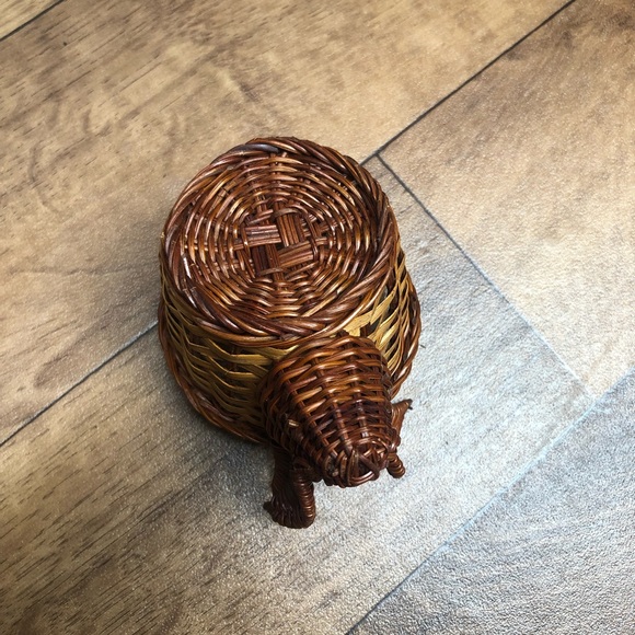 Vintage Rabbit Basket - Picture 5 of 5